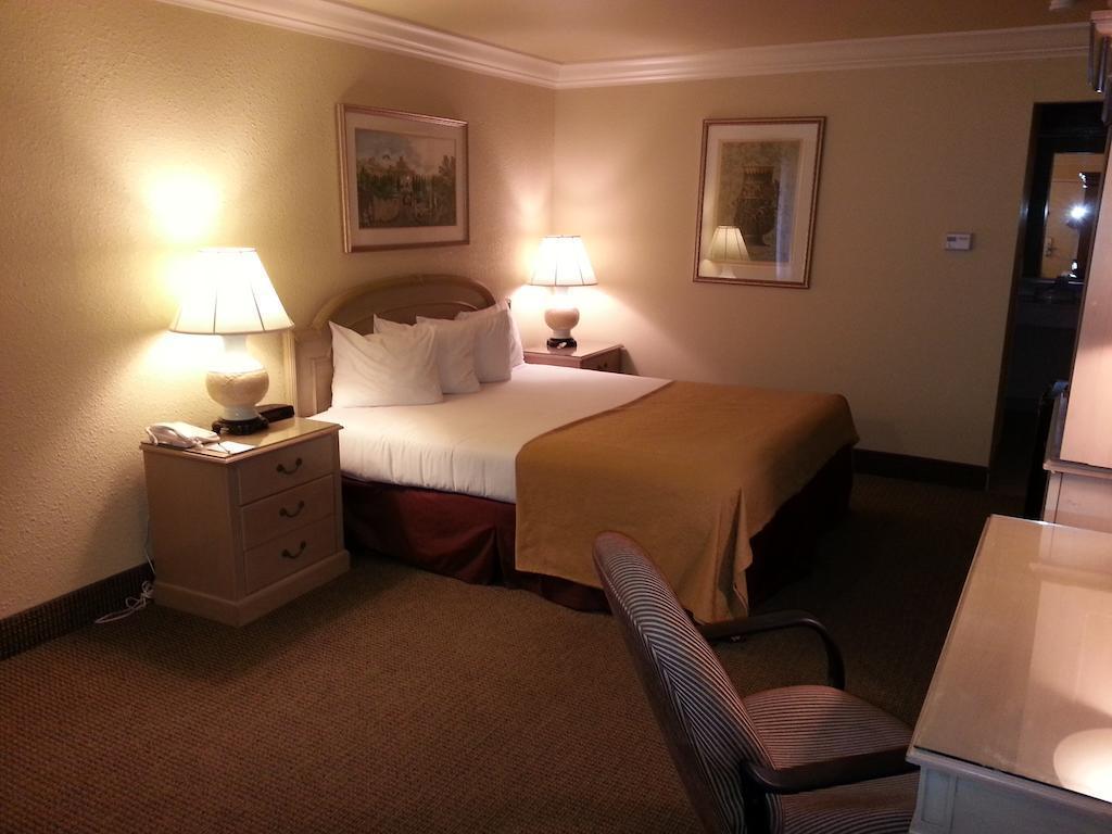 Quality Inn & Suites バカビル エクステリア 写真