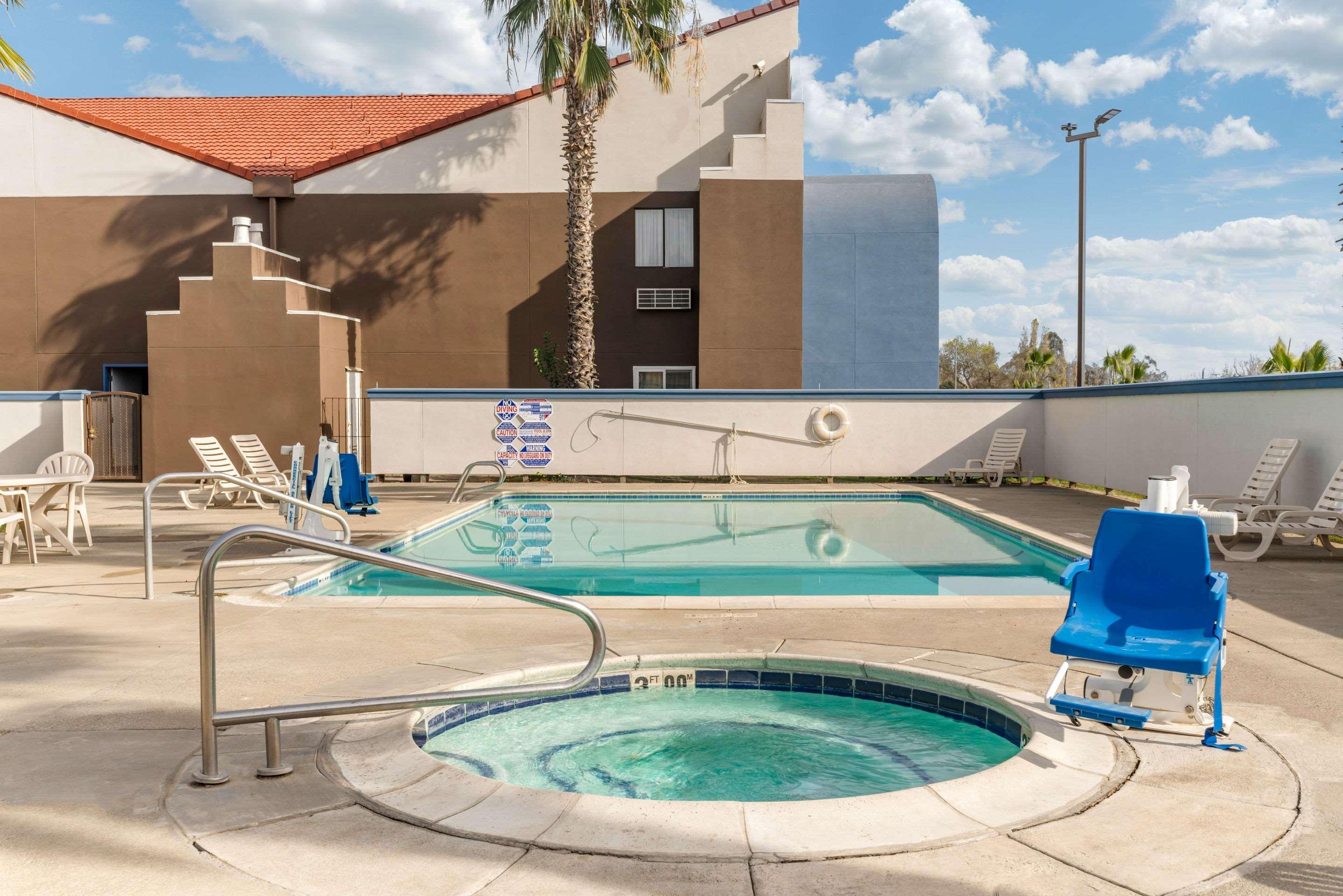 Quality Inn & Suites バカビル エクステリア 写真
