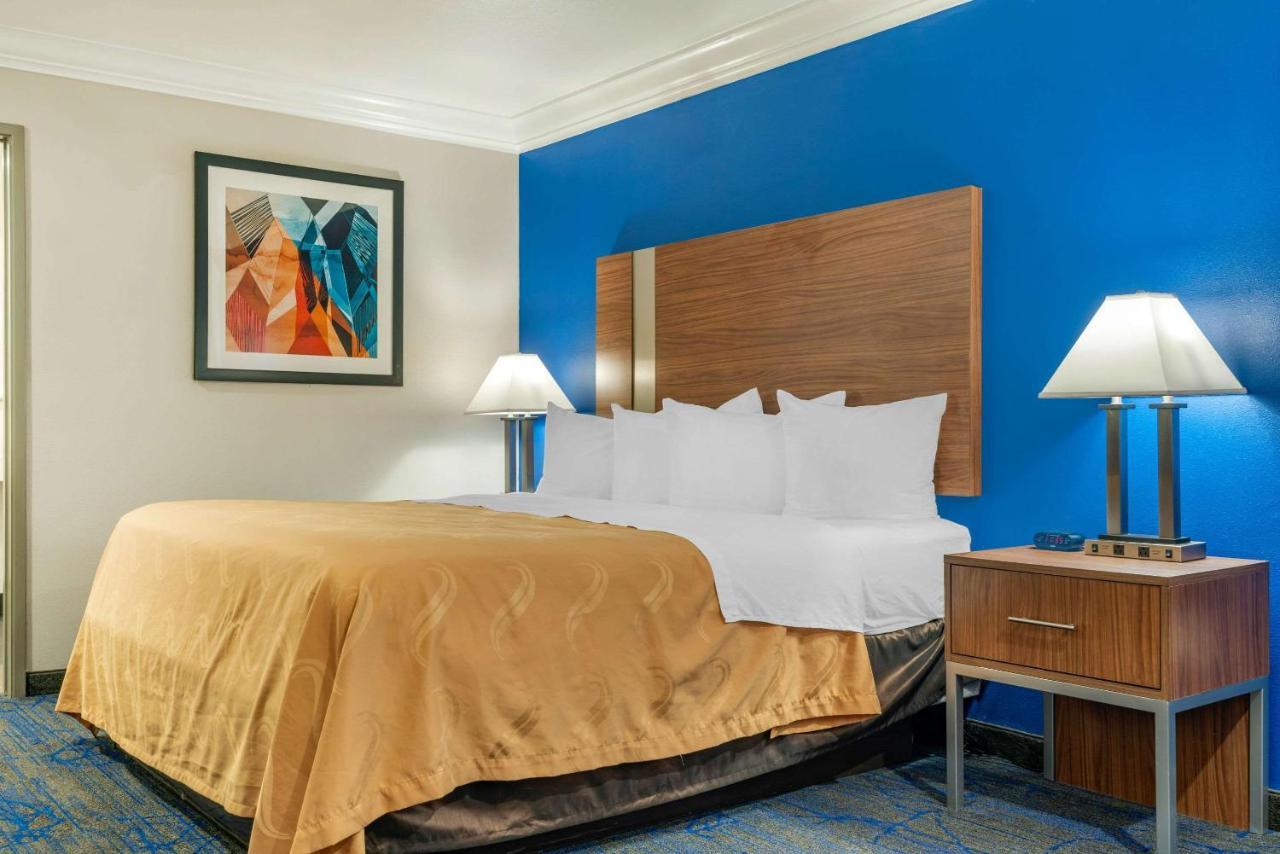Quality Inn & Suites バカビル エクステリア 写真
